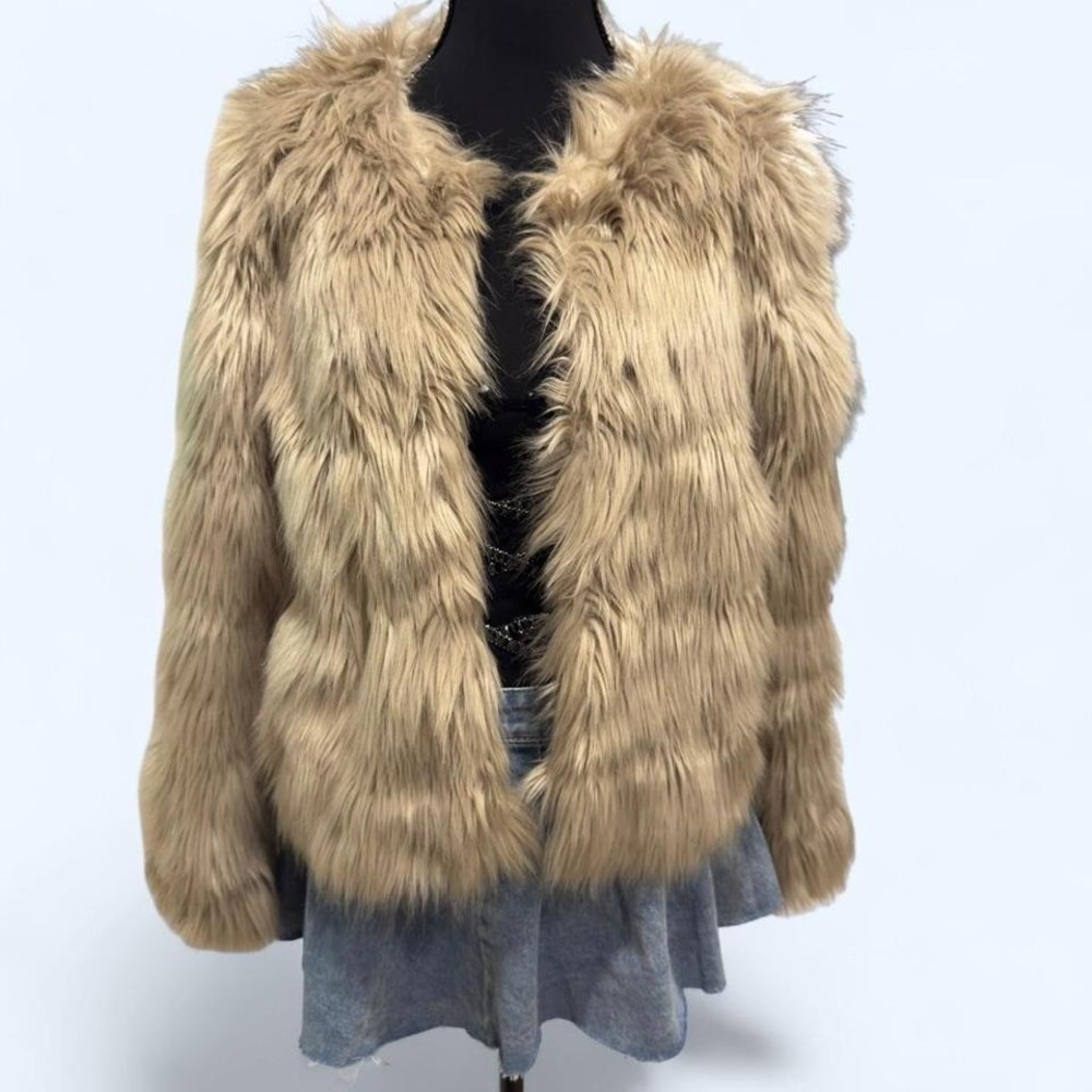 H&M shaggy faux fur jacket in the prettiest neutral beige/taupe tone‎